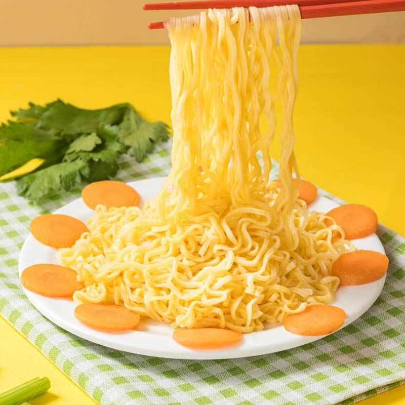 40g Zdrowego makaronu warzywno-marchewkowego w pojedynczym opakowaniu